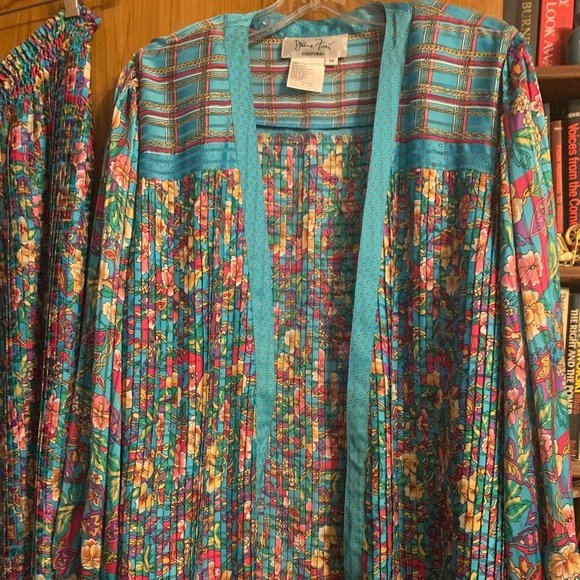 Multi-color 2-Piece Women's Suit - Picture 1 of 5